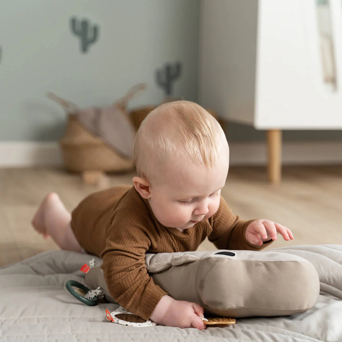 Tummy time activity toy